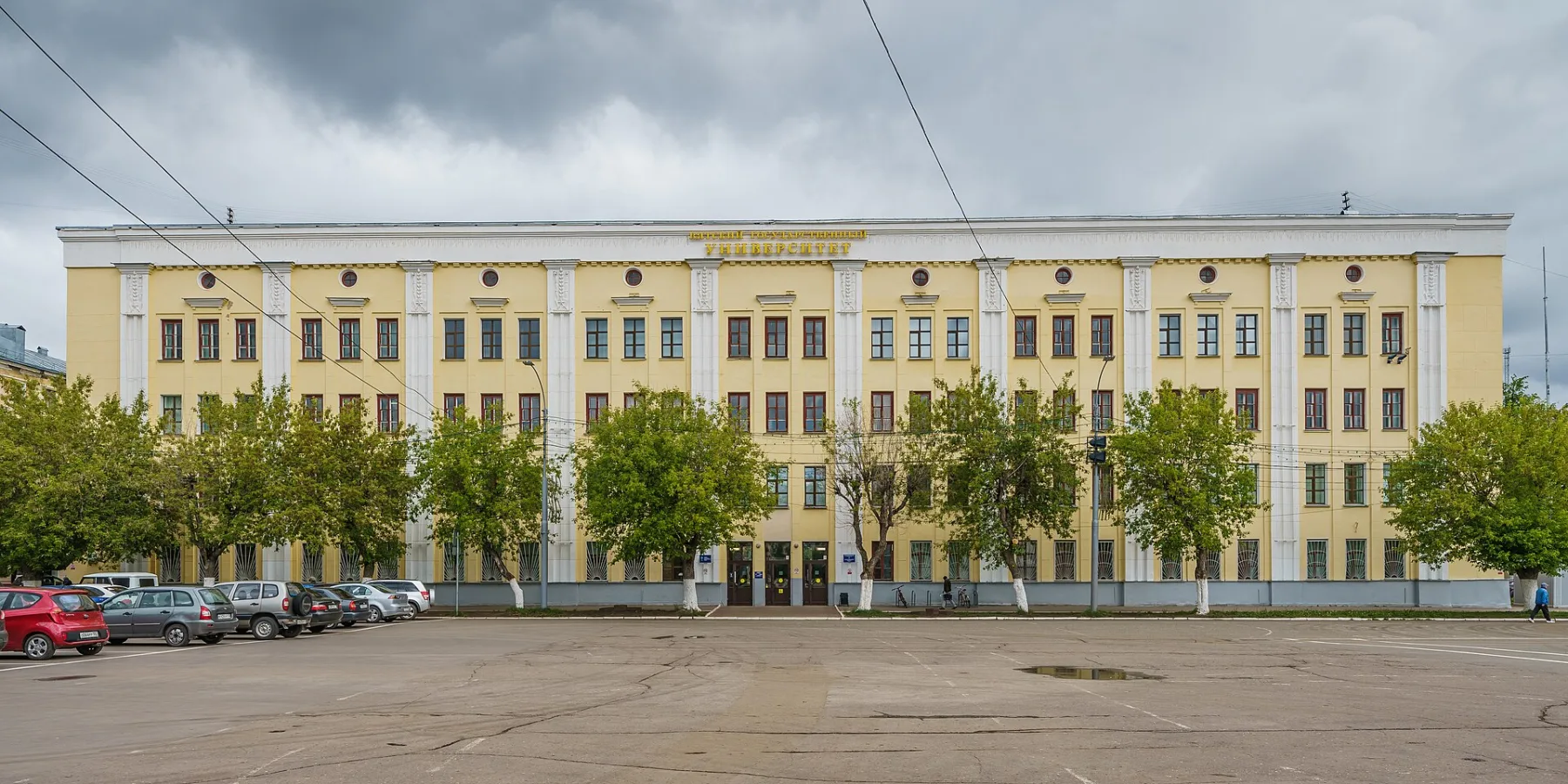 Исторический учебный корпус ВятГУ в центре Кирова