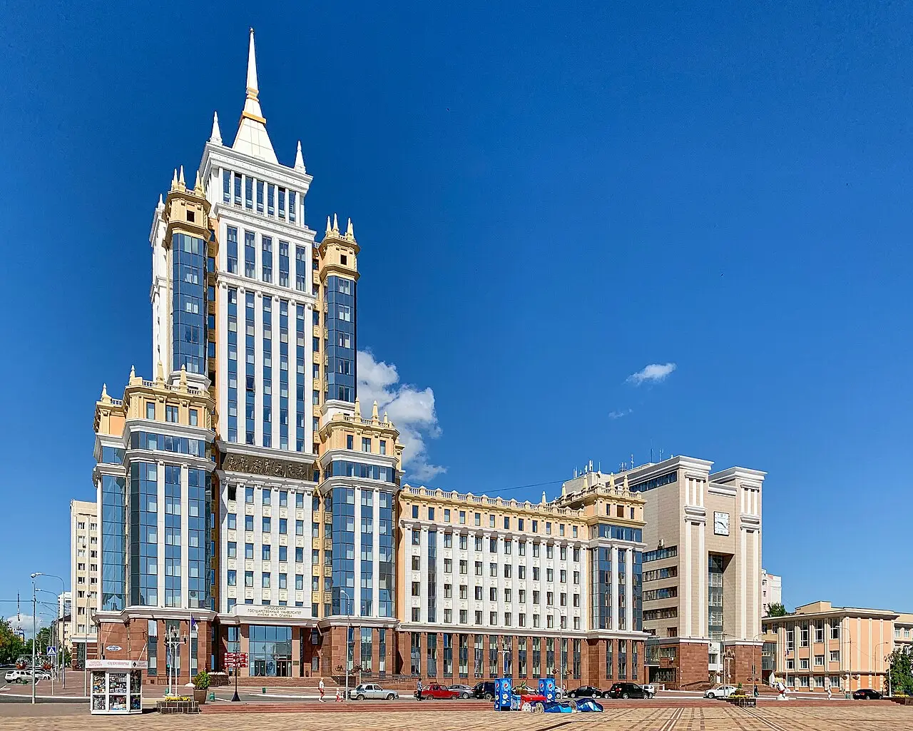 Современное здание Мордовского государственного университета в Саранске