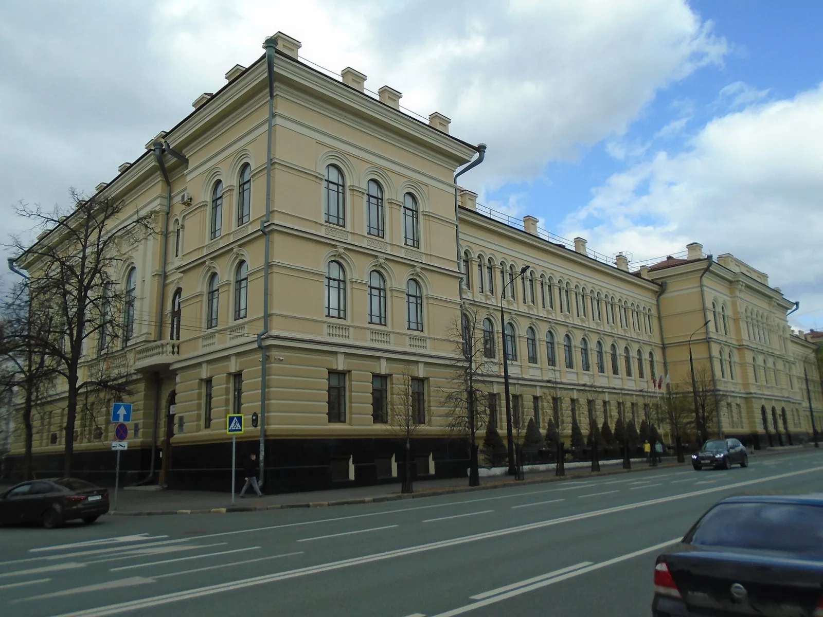 Фасад Казанского государственного аграрного университета на улице Карла Маркса