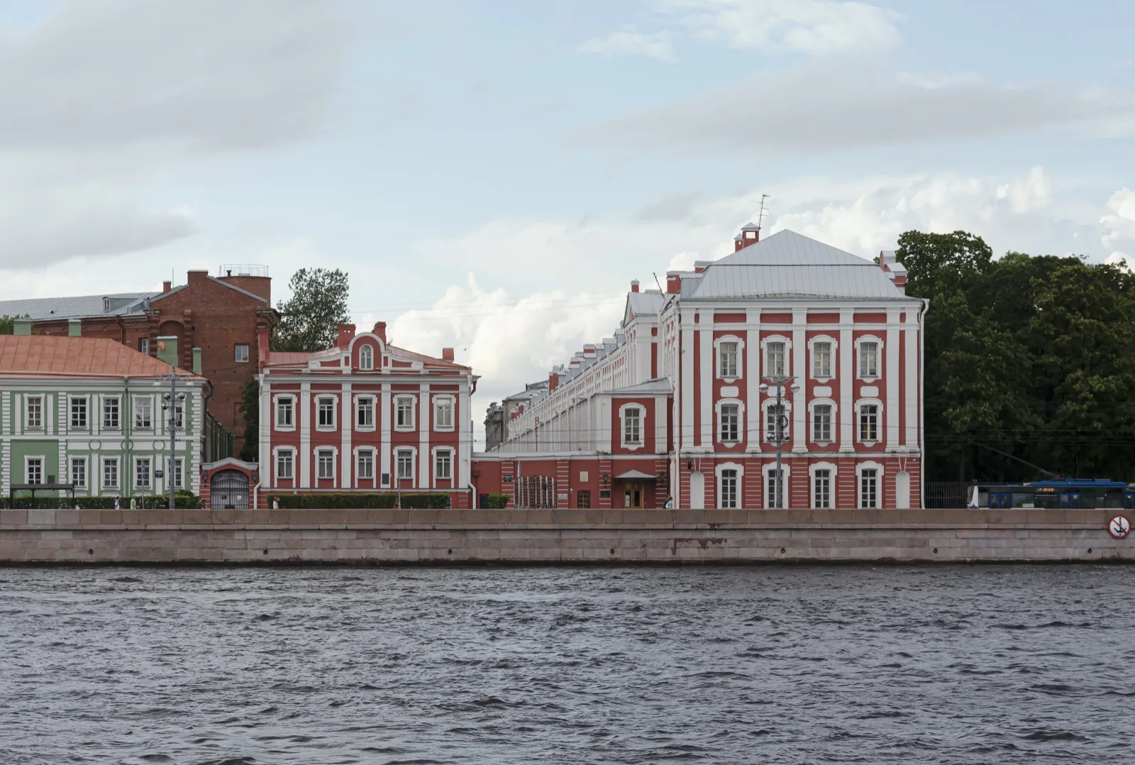 Исторические здания СПбГУ на Университетской набережной
