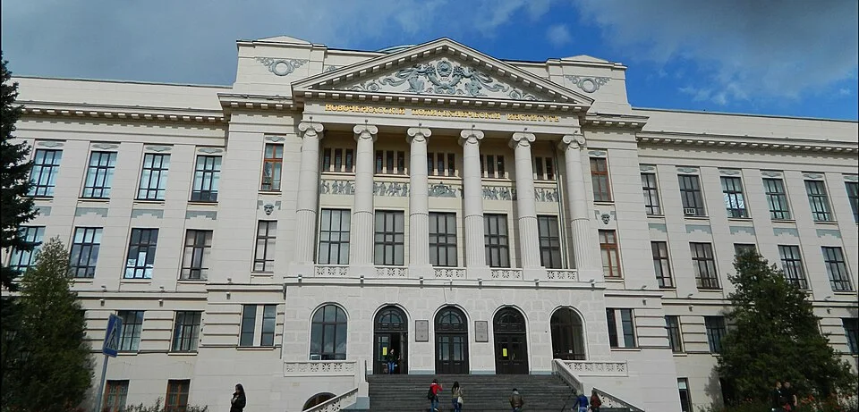 Исторический главный корпус Новочеркасского политехнического института