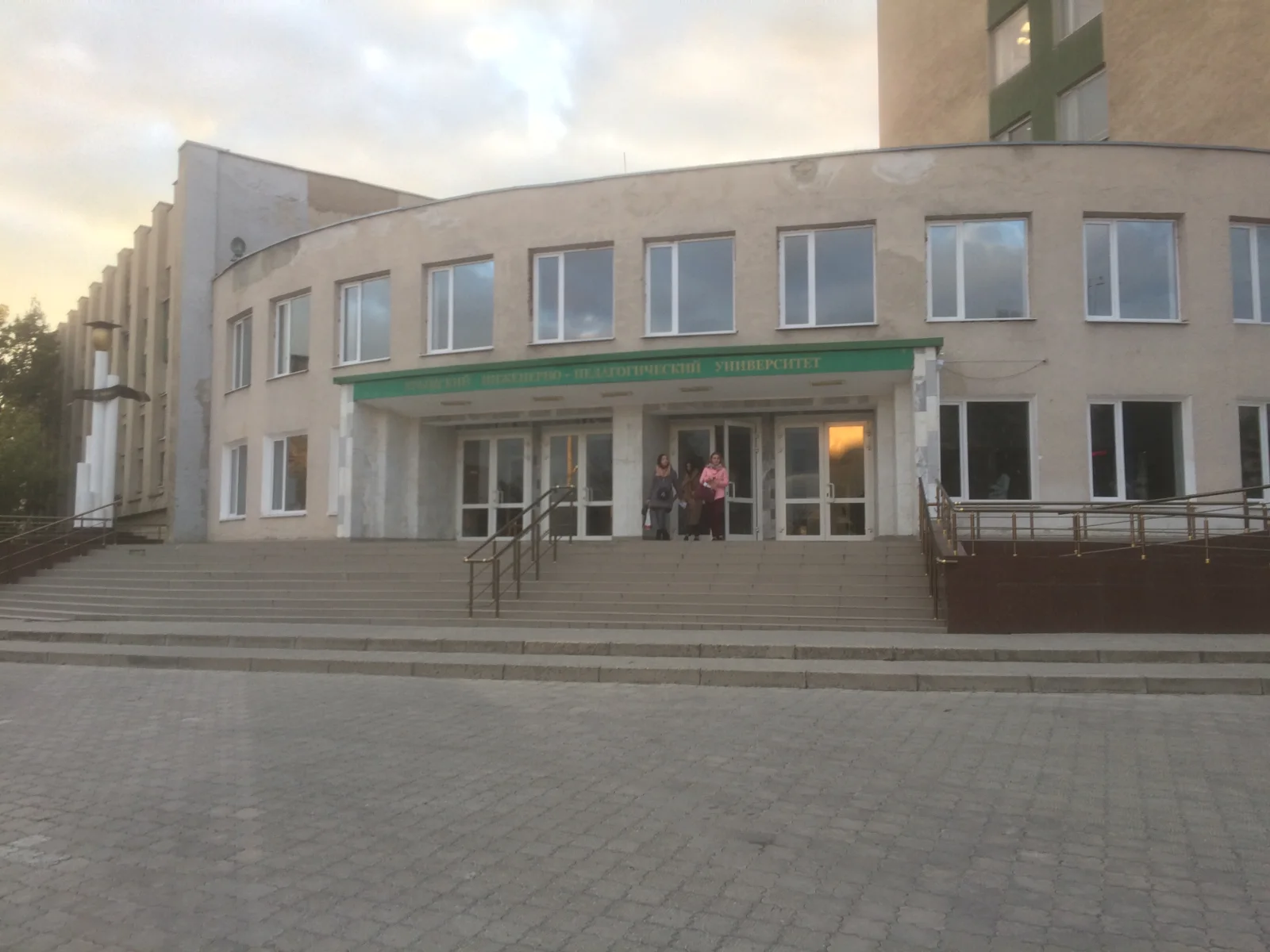 Главный вход КИПУ имени Февзи Якубова в Симферополе