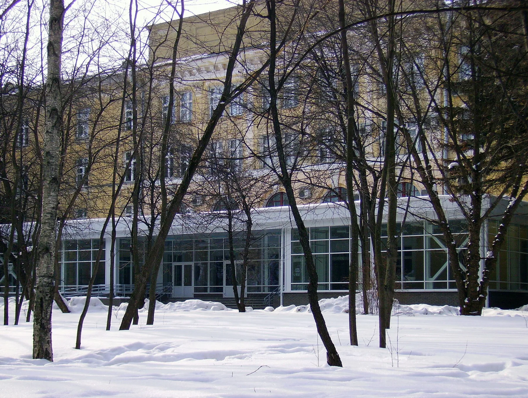 Первый учебный корпус Университета Лобачевского в Нижнем Новгороде зимой