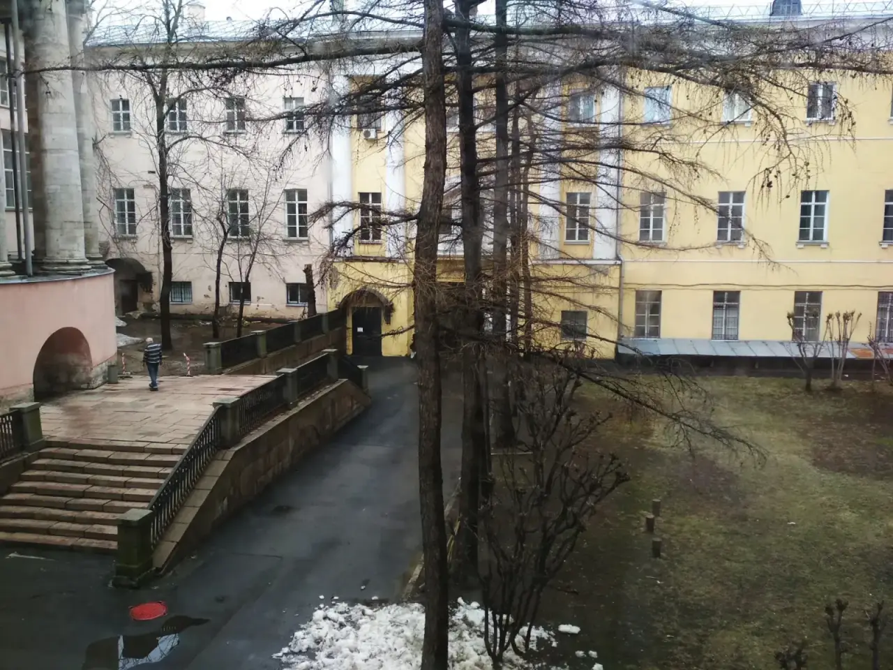 Исторический внутренний двор кампуса МГТУ имени Н. Э. Баумана
