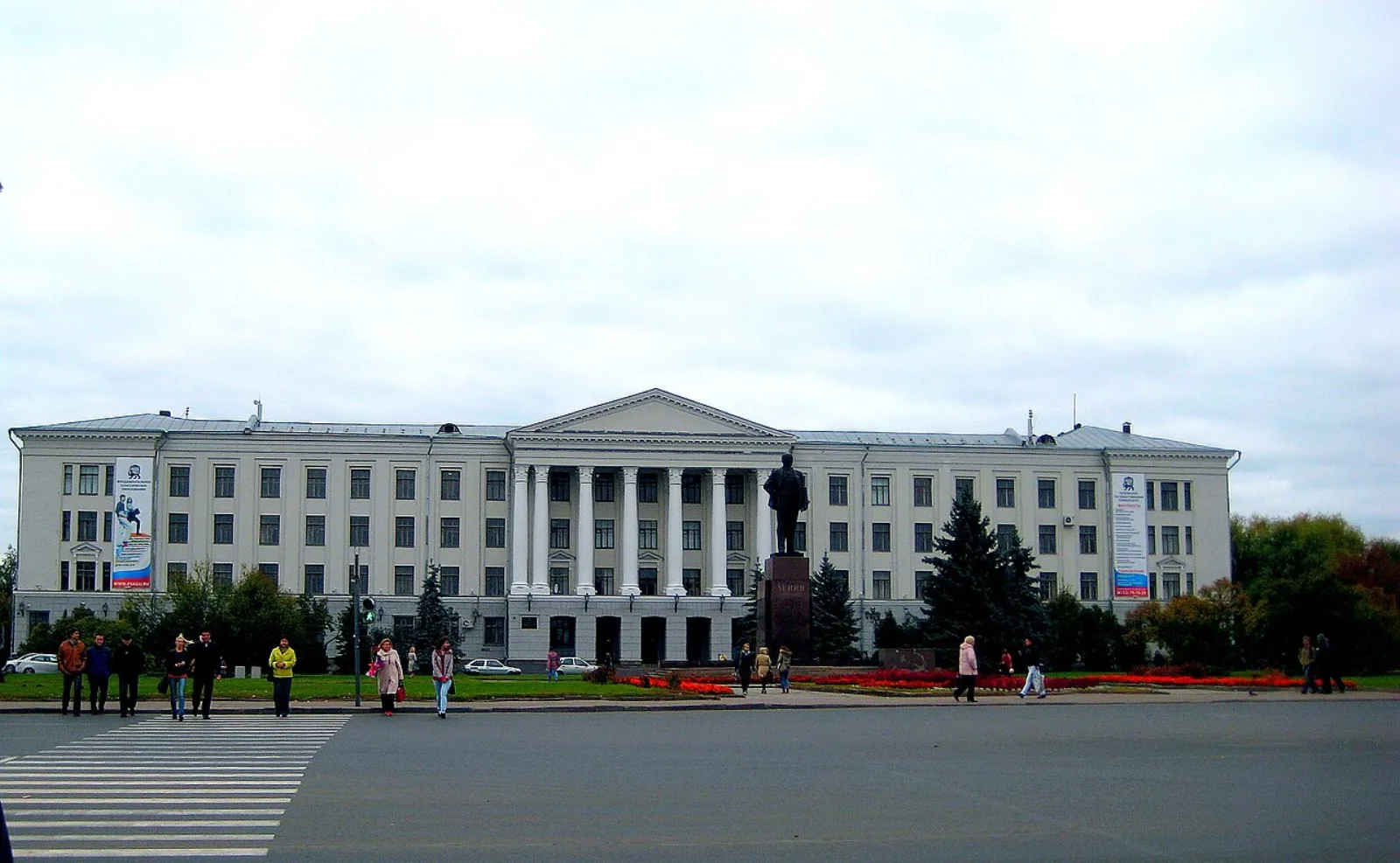 Главный корпус ПсковГУ на площади Ленина в Пскове