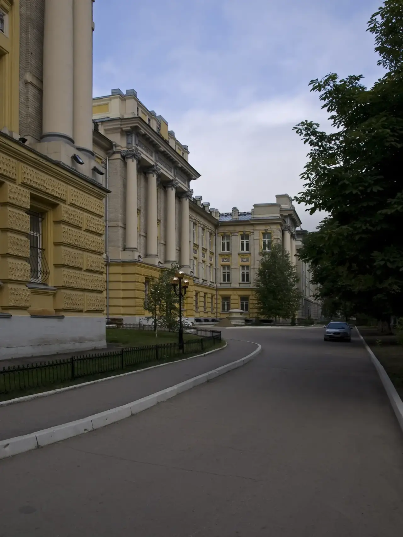 Учебные корпуса в университетском квартале СГУ